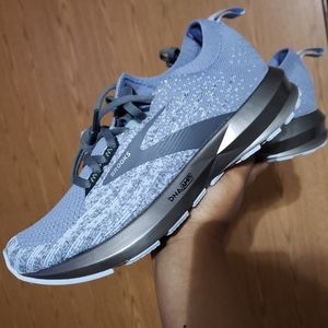 BROOKS LEVITATE 3
